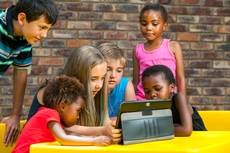 Br�cke zwischen Cyberspace und unseren Kindern