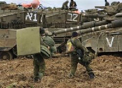 Gaza fighters await Israeli troops