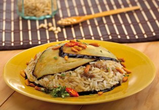 Arroz con cordero, berenjenas y pi&ntilde;ones